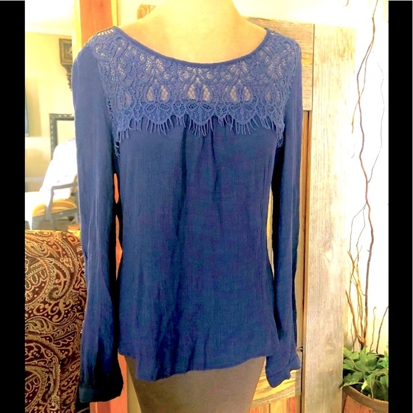 Top/Blouse - Picture 2 of 5